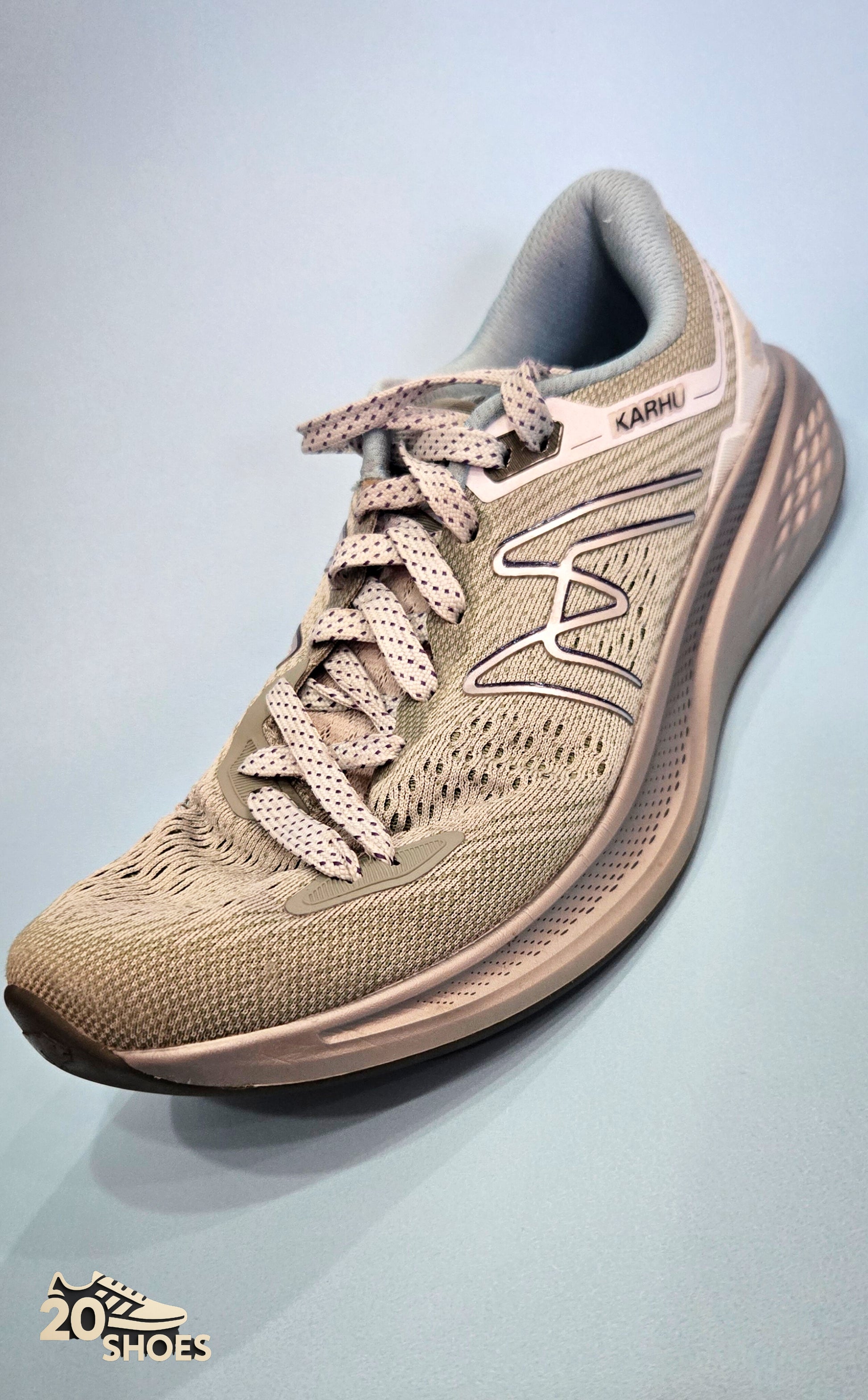 Karhu Synchron 2.0   women size 8.5