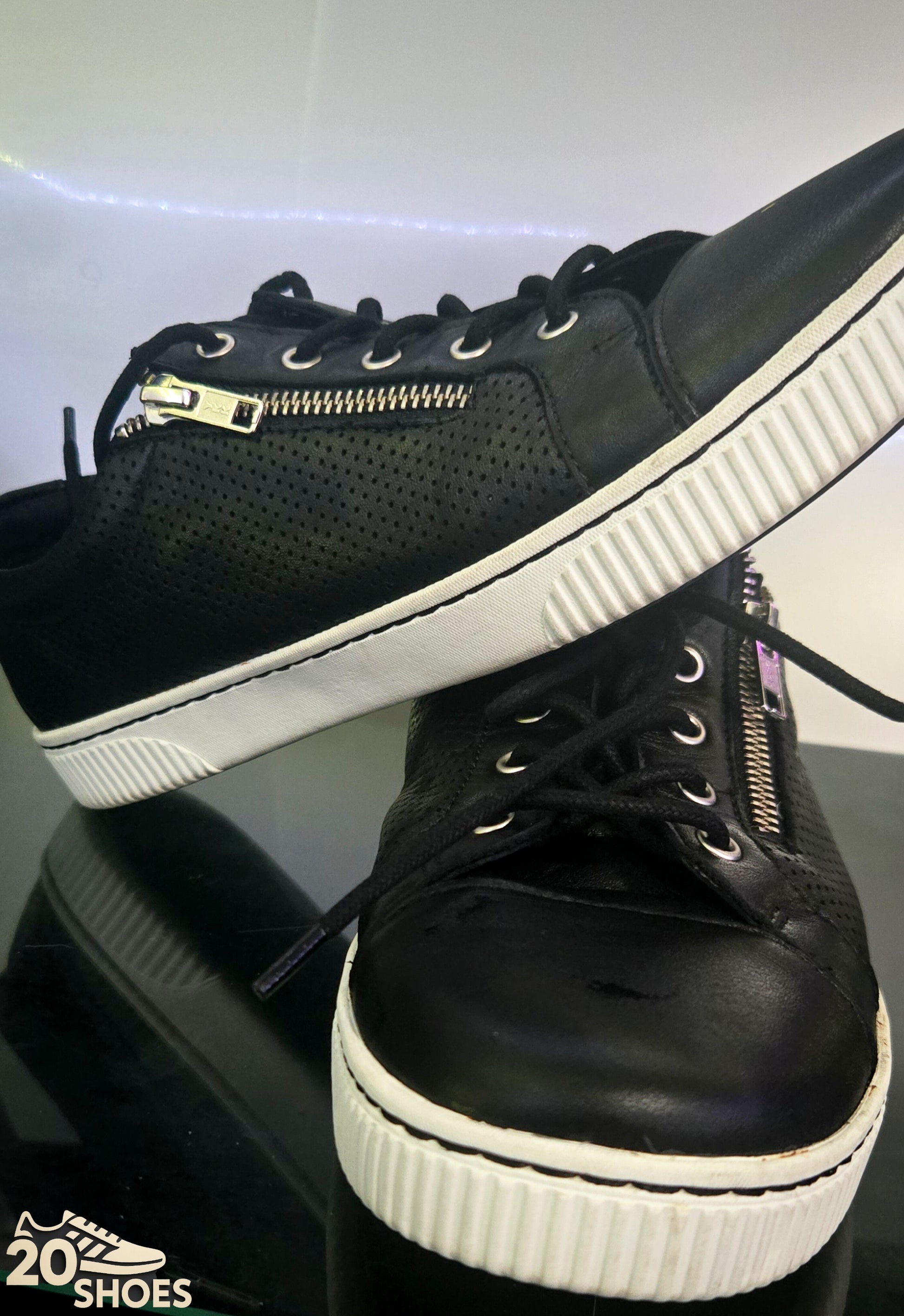Born Tamara Sneakers