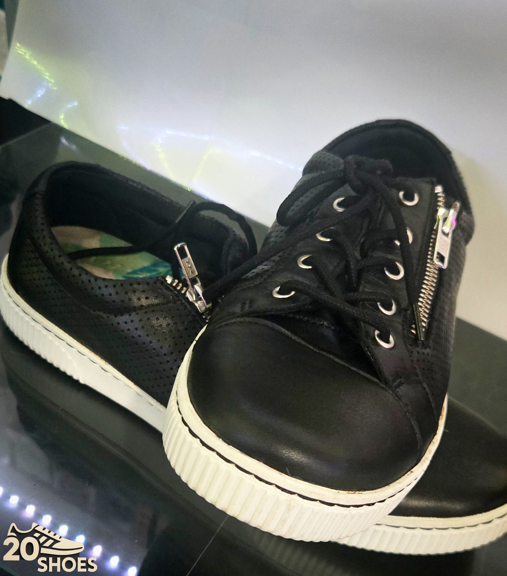 Born Tamara Sneakers