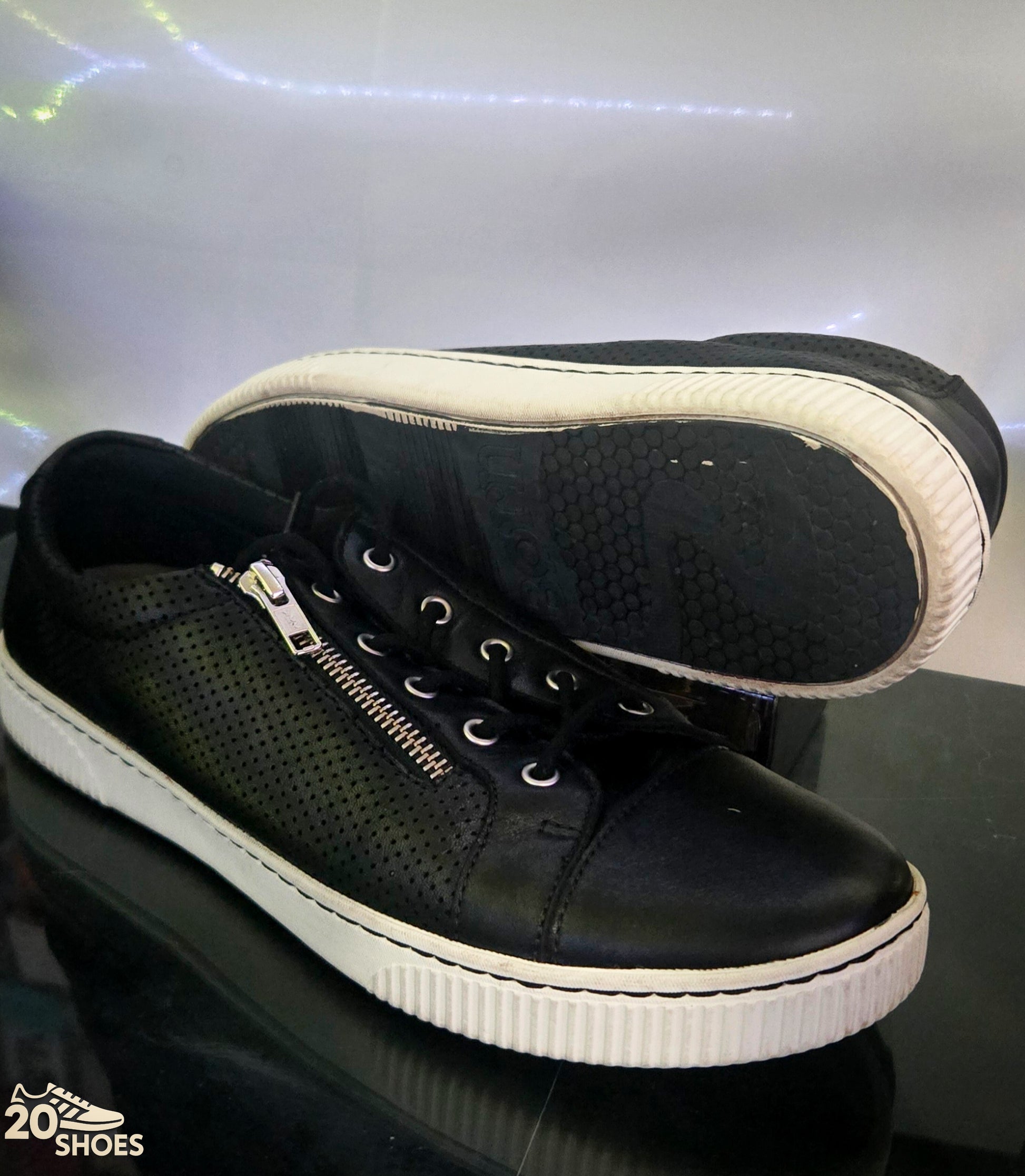 Born Tamara Sneakers