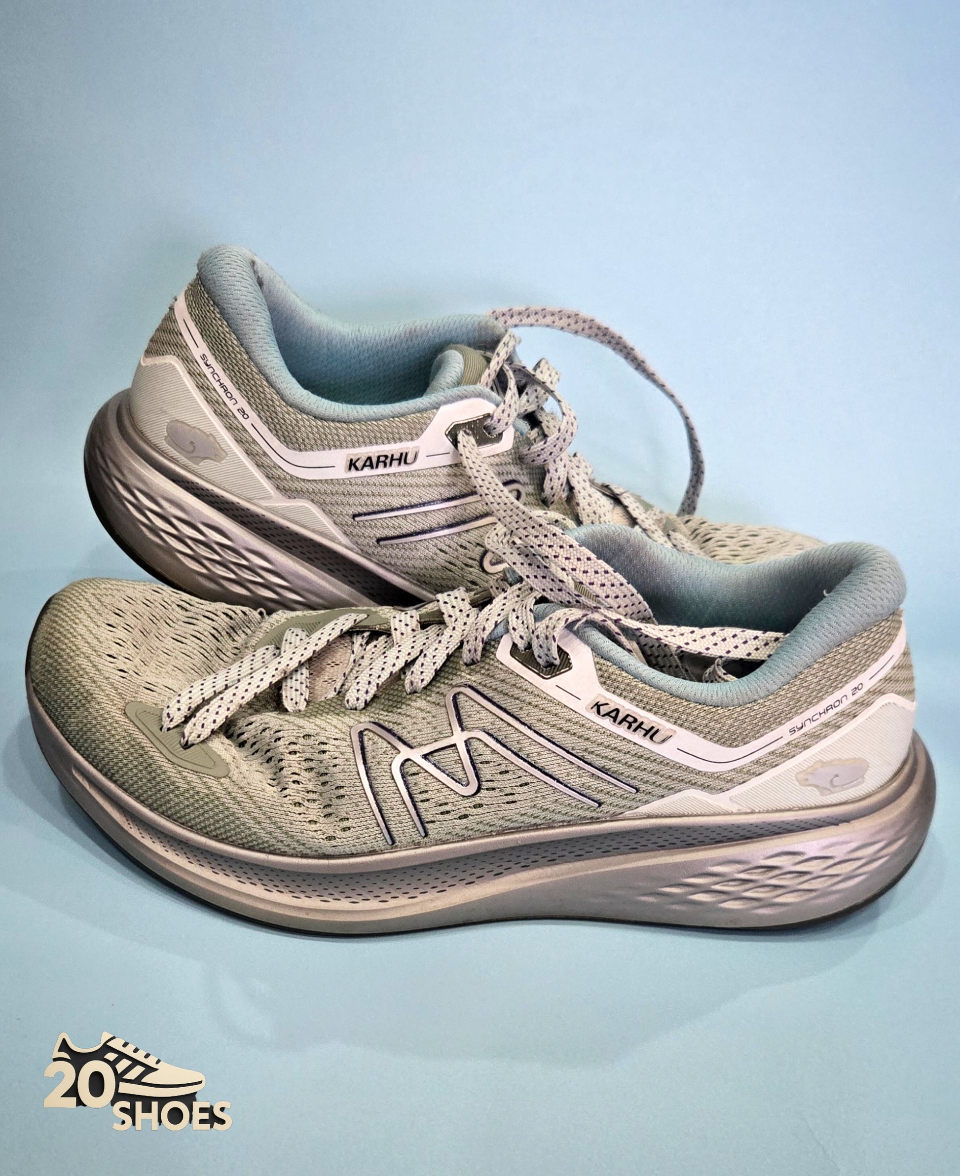 Karhu Synchron 2.0   women size 8.5