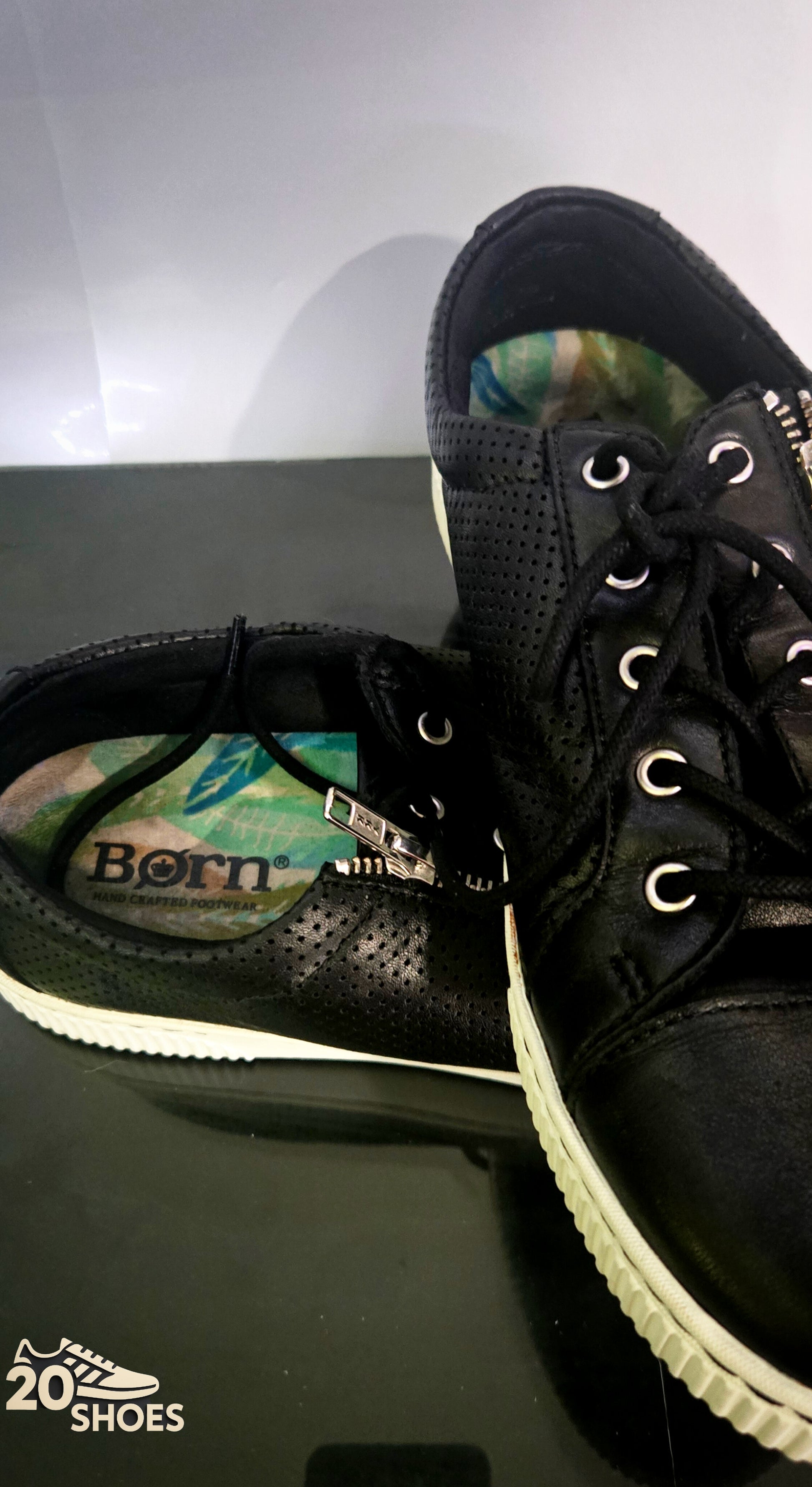 Born Tamara Sneakers
