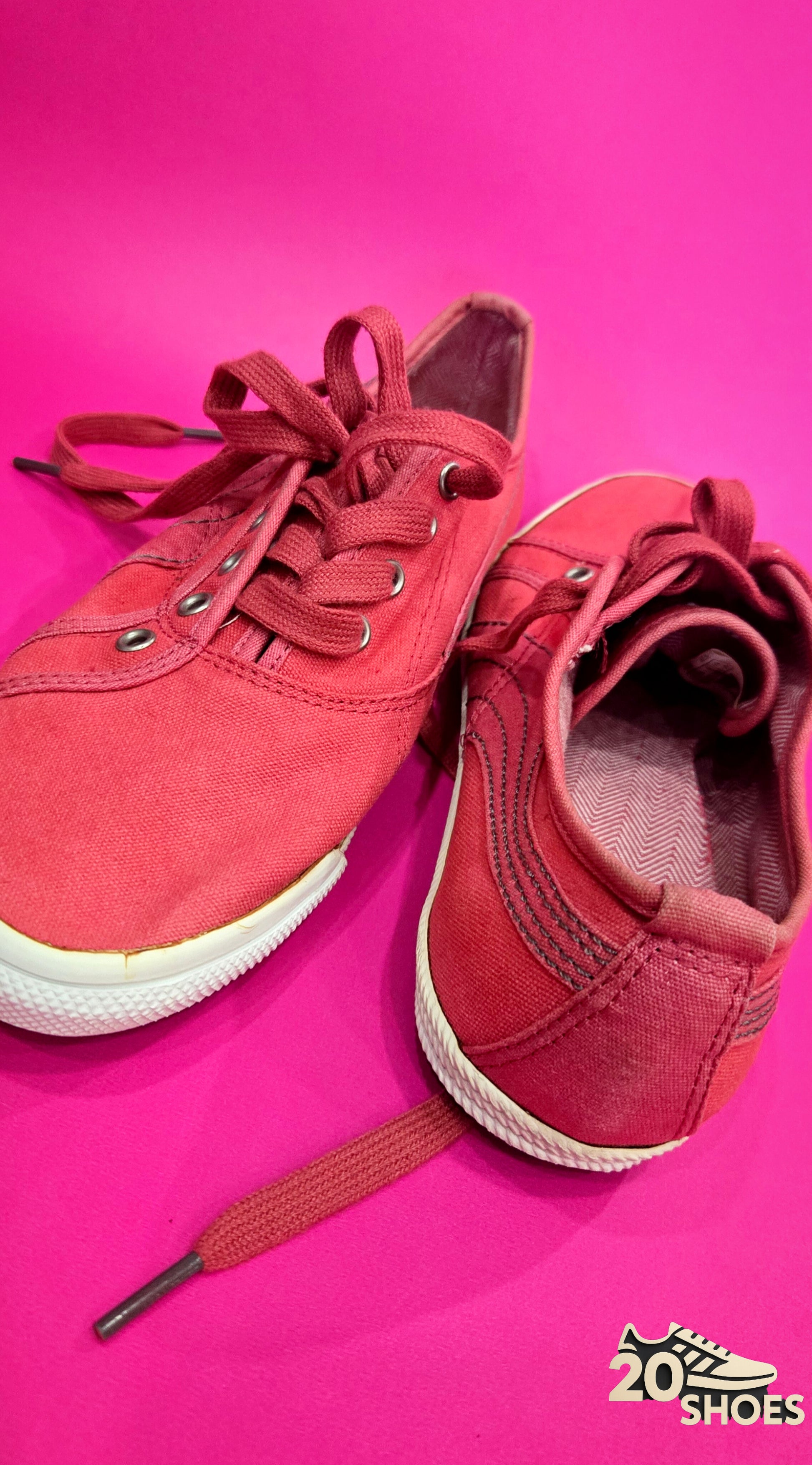 Puma canvas sneakers red  size 8 Women