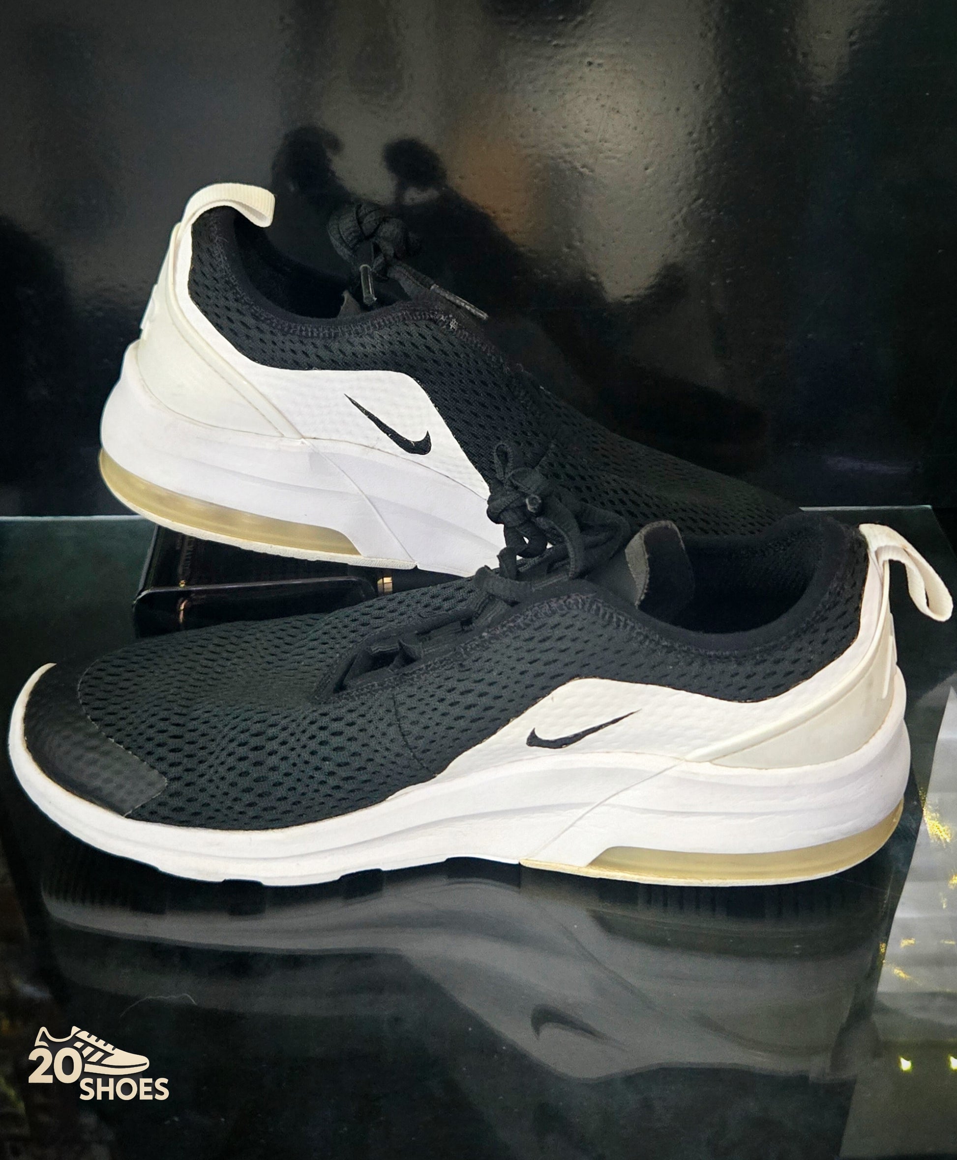 Nike Air Max Motion 2.     Size 6Y