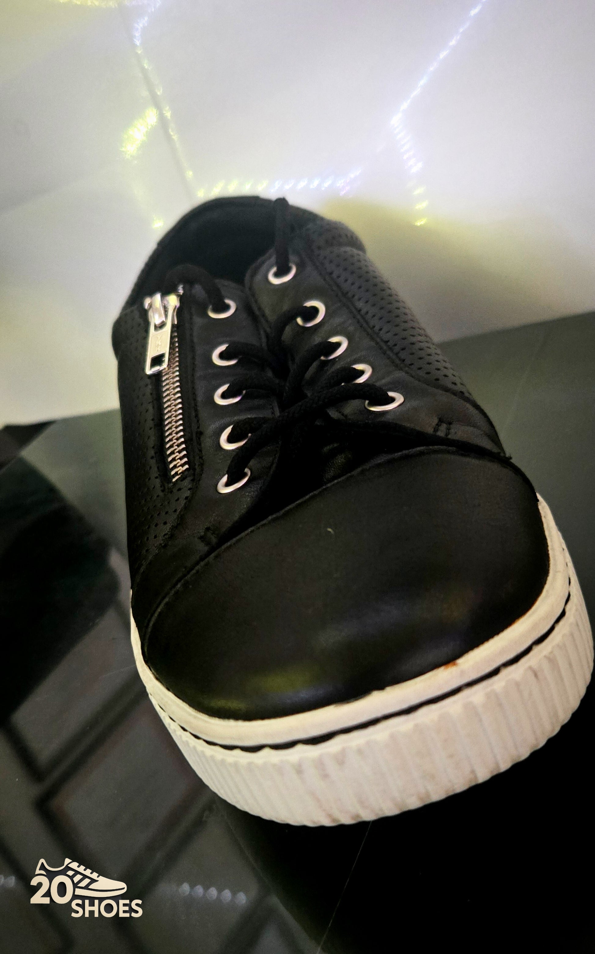 Born Tamara Sneakers